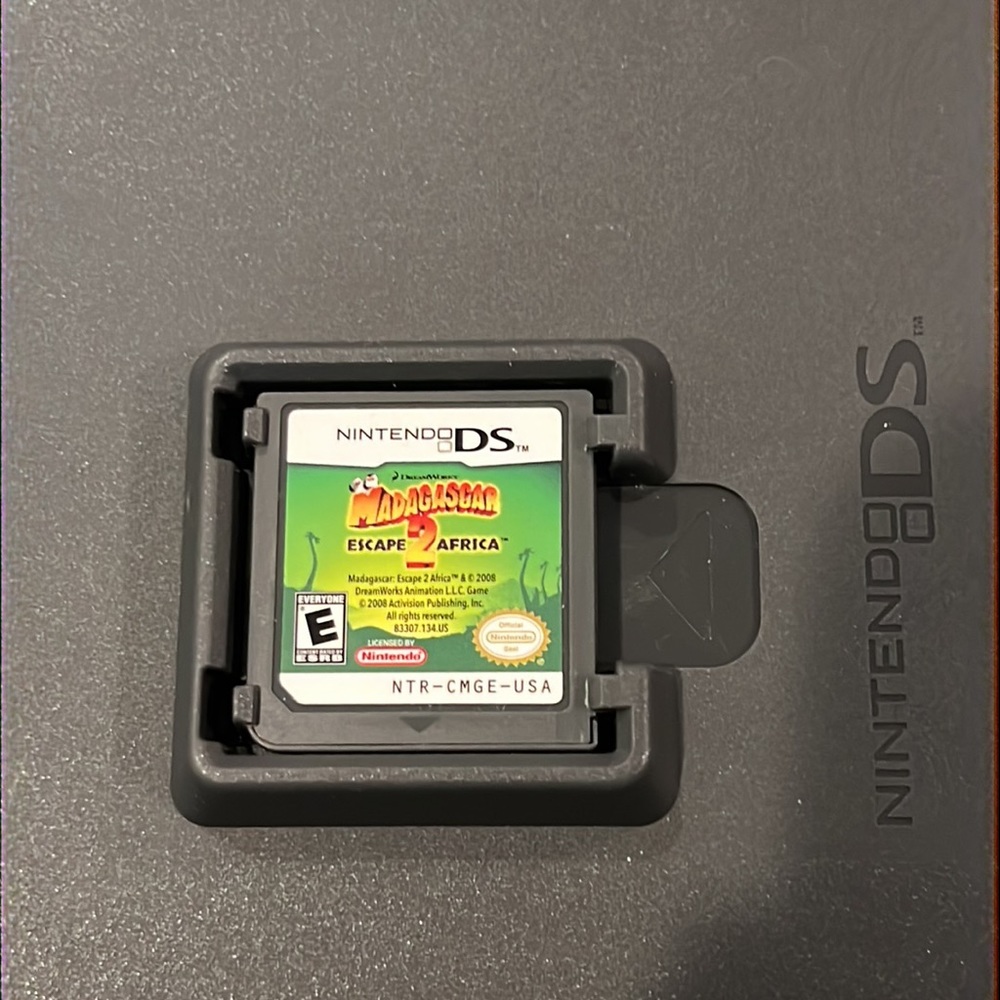 Madagascar: Escape 2 Africa (Nintendo DS, 2008) Complete CIB - Picture 4 of 4